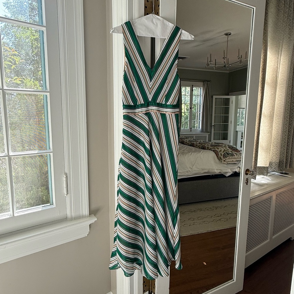 Chelsea28 Green and White Sleeveless V-Neck Midi Dress